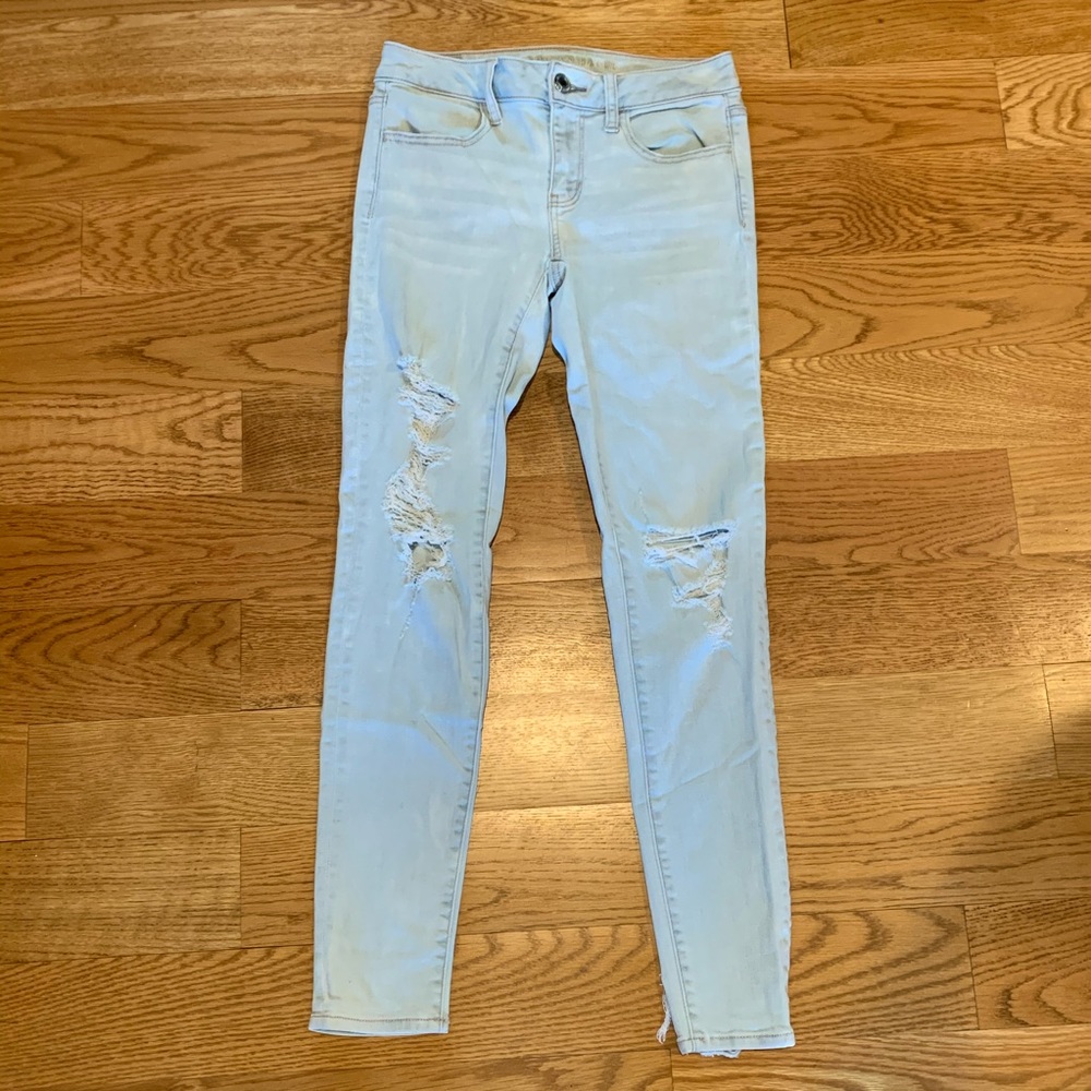 American Eagle Super Stretch Light Wash High Waisted Ripped Jegging Size 4 ✨